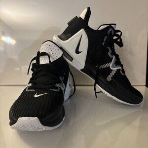 Nike LeBron James Witness (Men 6.5, Women 8) basketball sneakers